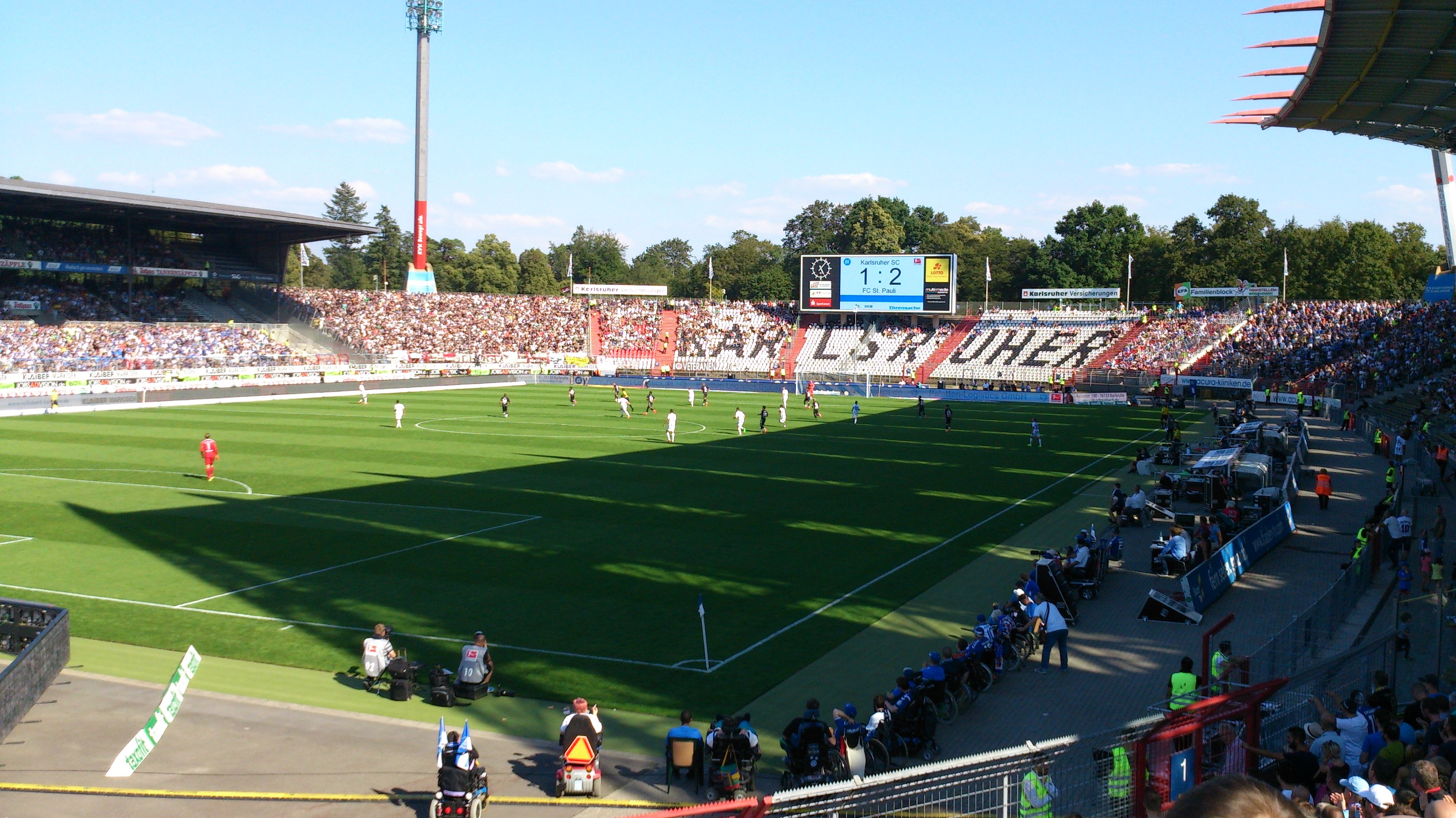 2016-05-24 Valentin B flickr Spielsituation im Millerntor Stadion