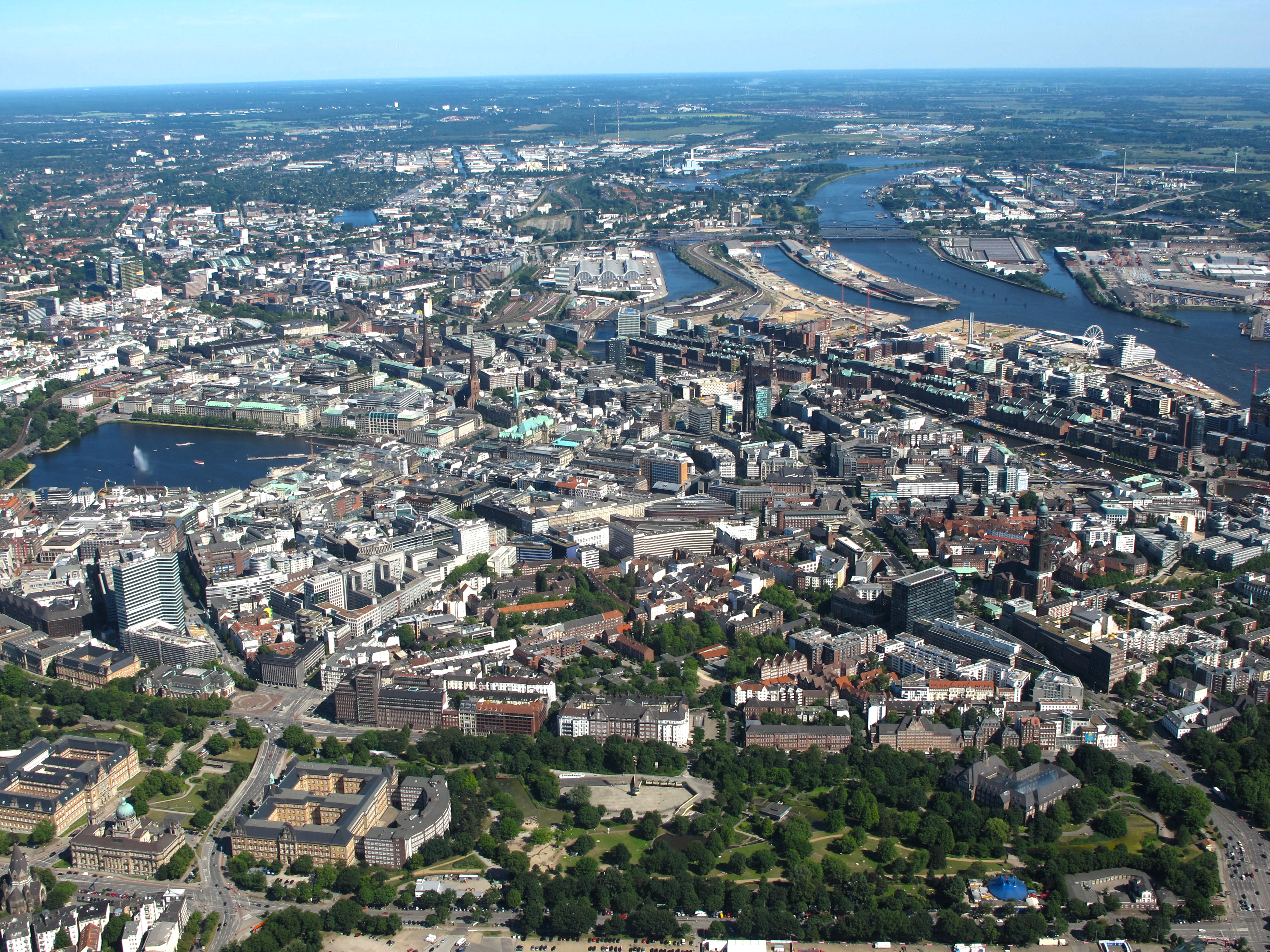 582576_original_R_K_B_by_Verena Münch_pixelio.de Hamburg von oben
