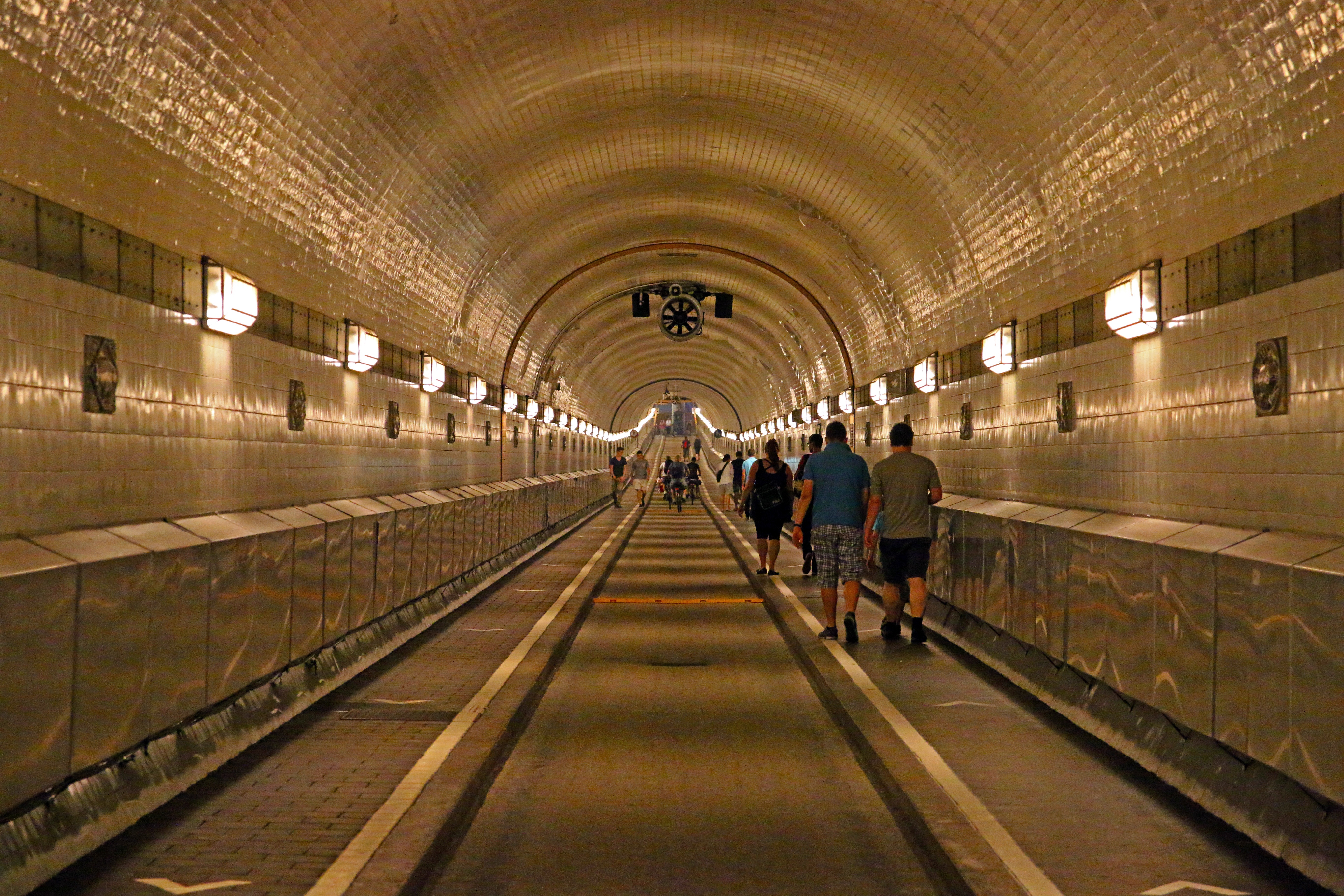 moerschy pixabay elbe-tunnel-832462 Alter Elbtunnel